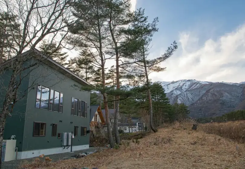 白馬の山々を望む<br>住宅兼貸し別荘の新築工事